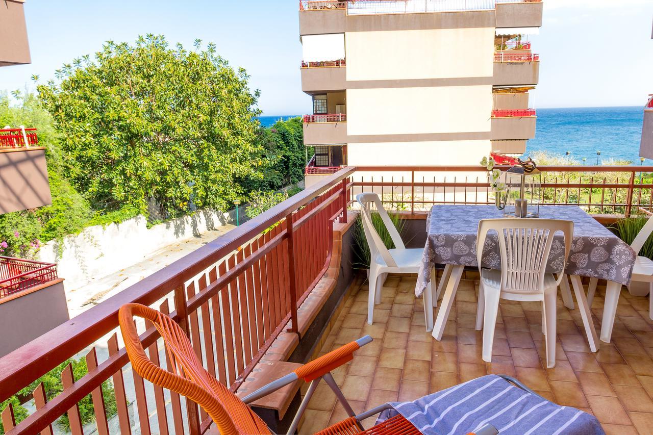 Blue Wood Apartment Letojanni Esterno foto